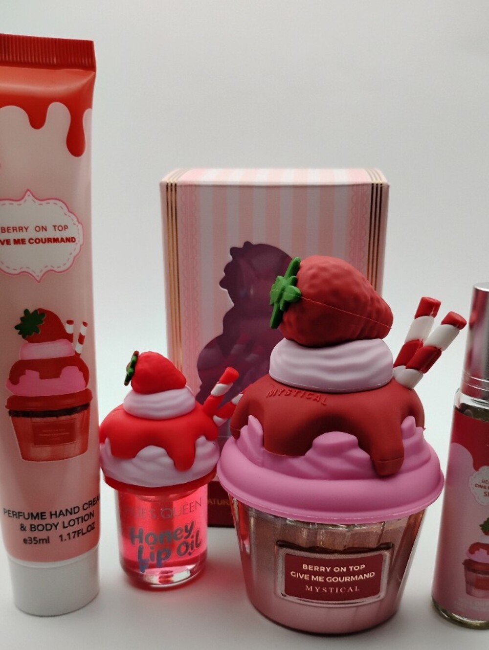 Strawberry Dessert Cup Skincare Set - Pink & Red - Picture 4 of 6